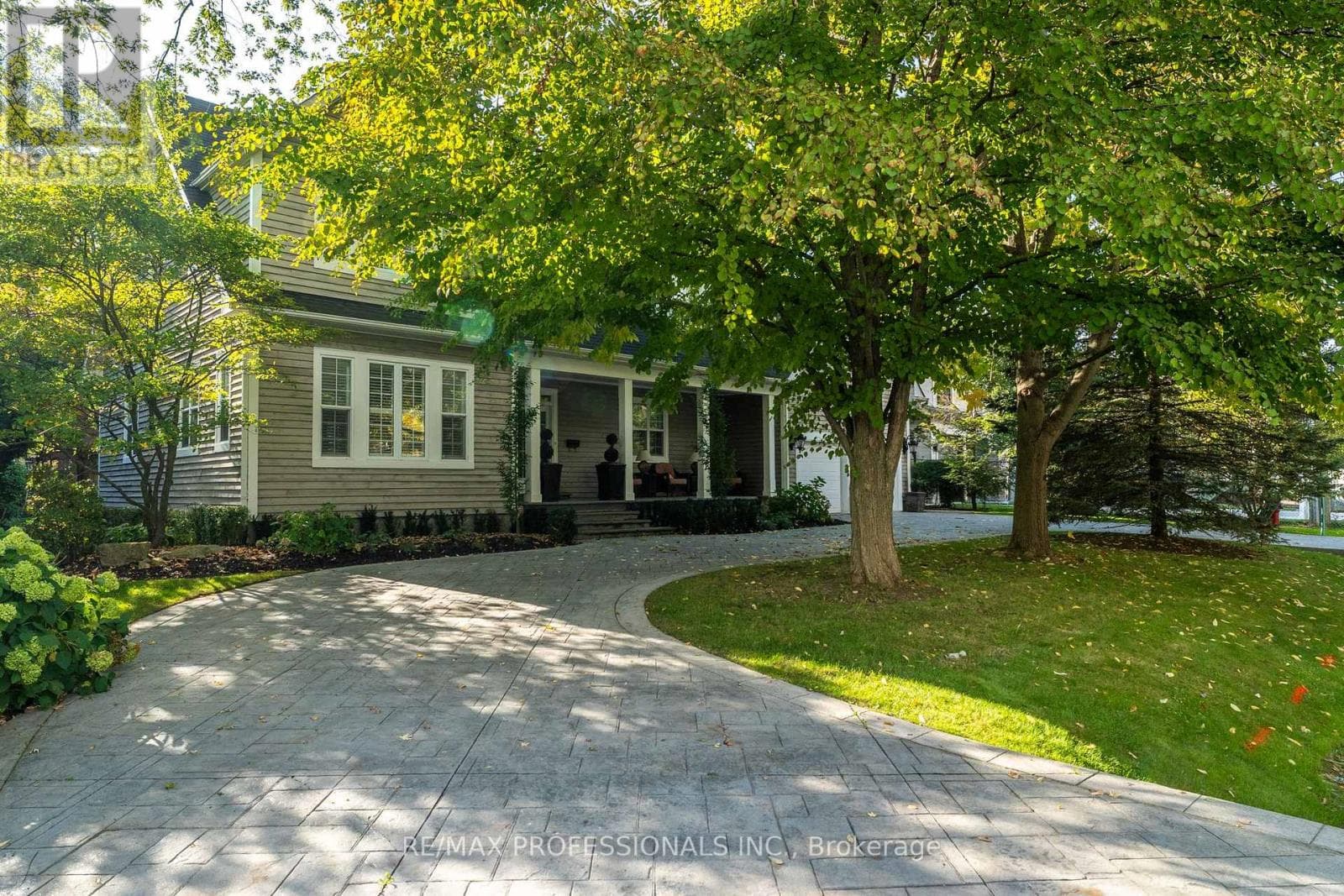 Photo of 354 COUNTRY CLUB CRESCENT