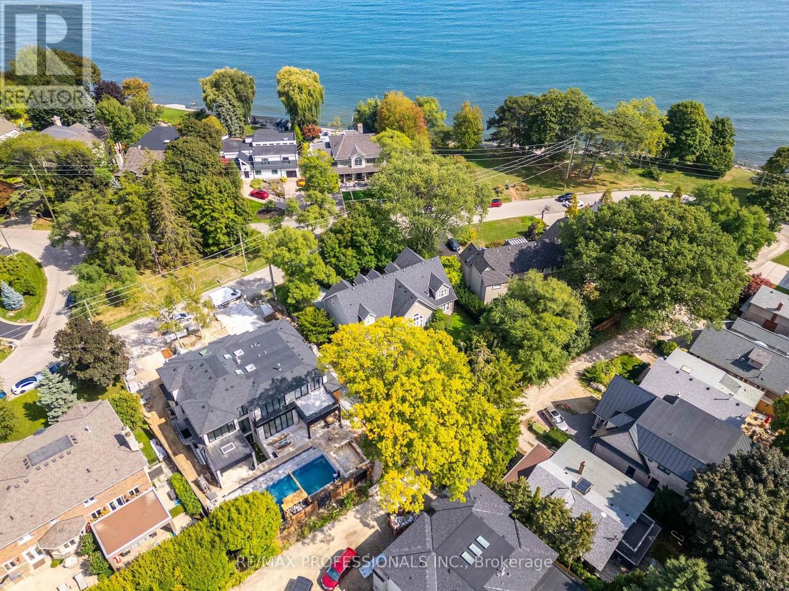 Photo of 354 COUNTRY CLUB CRESCENT