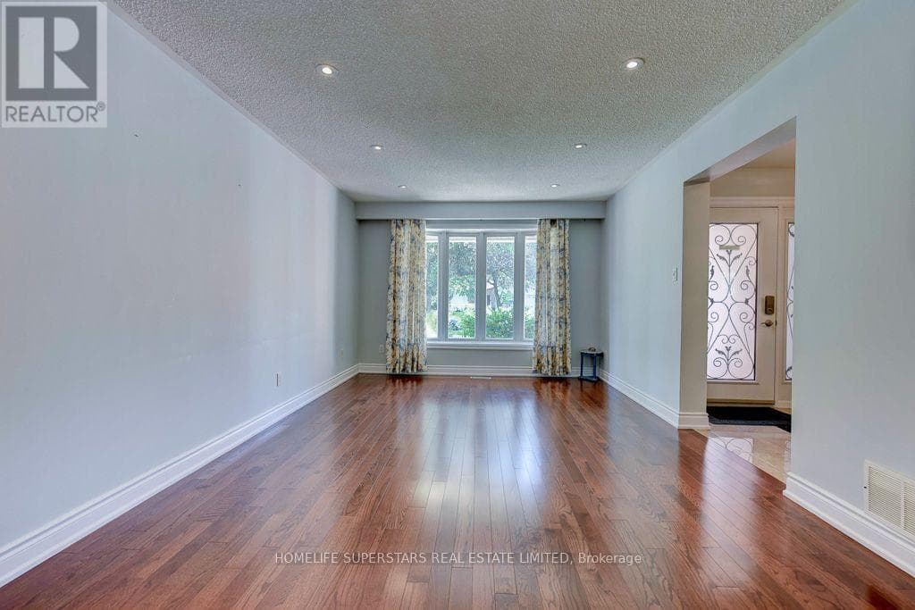 Photo of 868 KOWAL DRIVE
