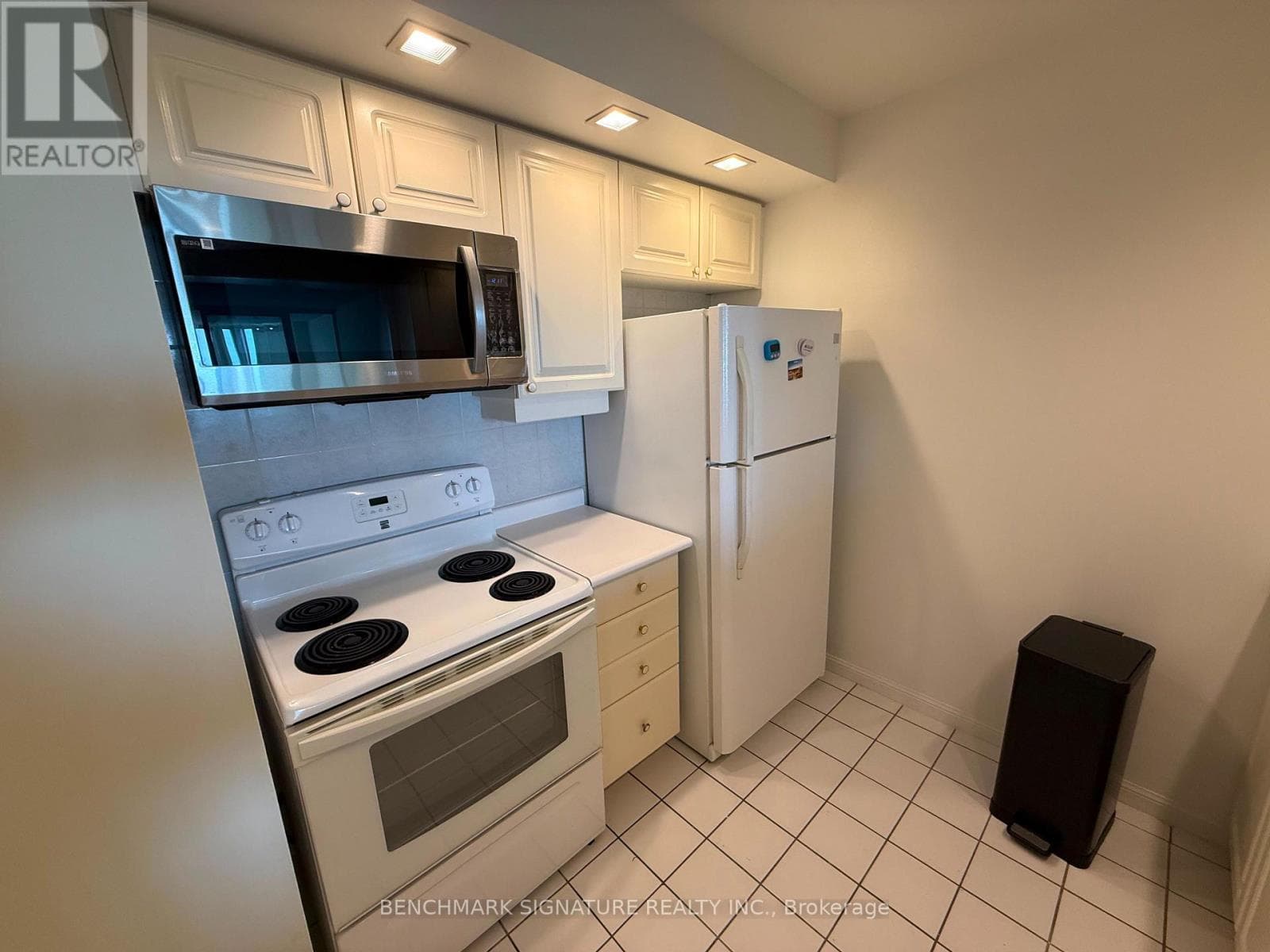 Photo of 2405 - 88 CORPORATE DRIVE