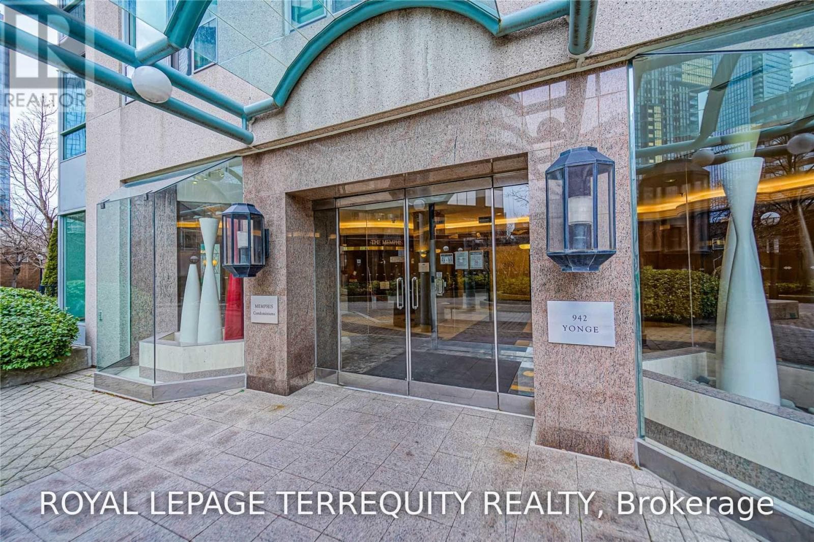 Photo of 319 - 942 YONGE STREET