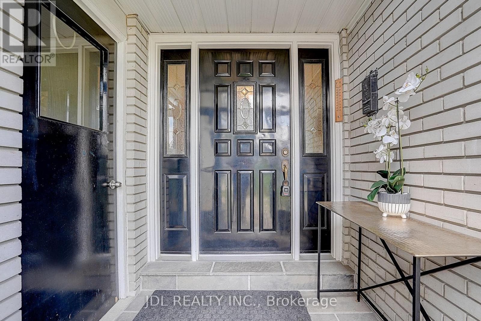 Photo of 20 MOSSGROVE TRAIL