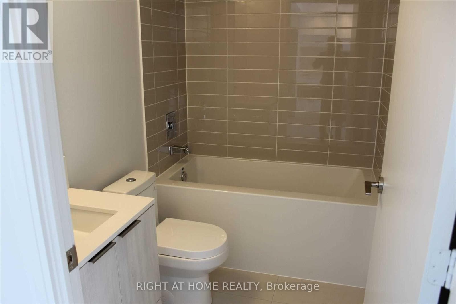 Photo of 4608 - 181 DUNDAS STREET E