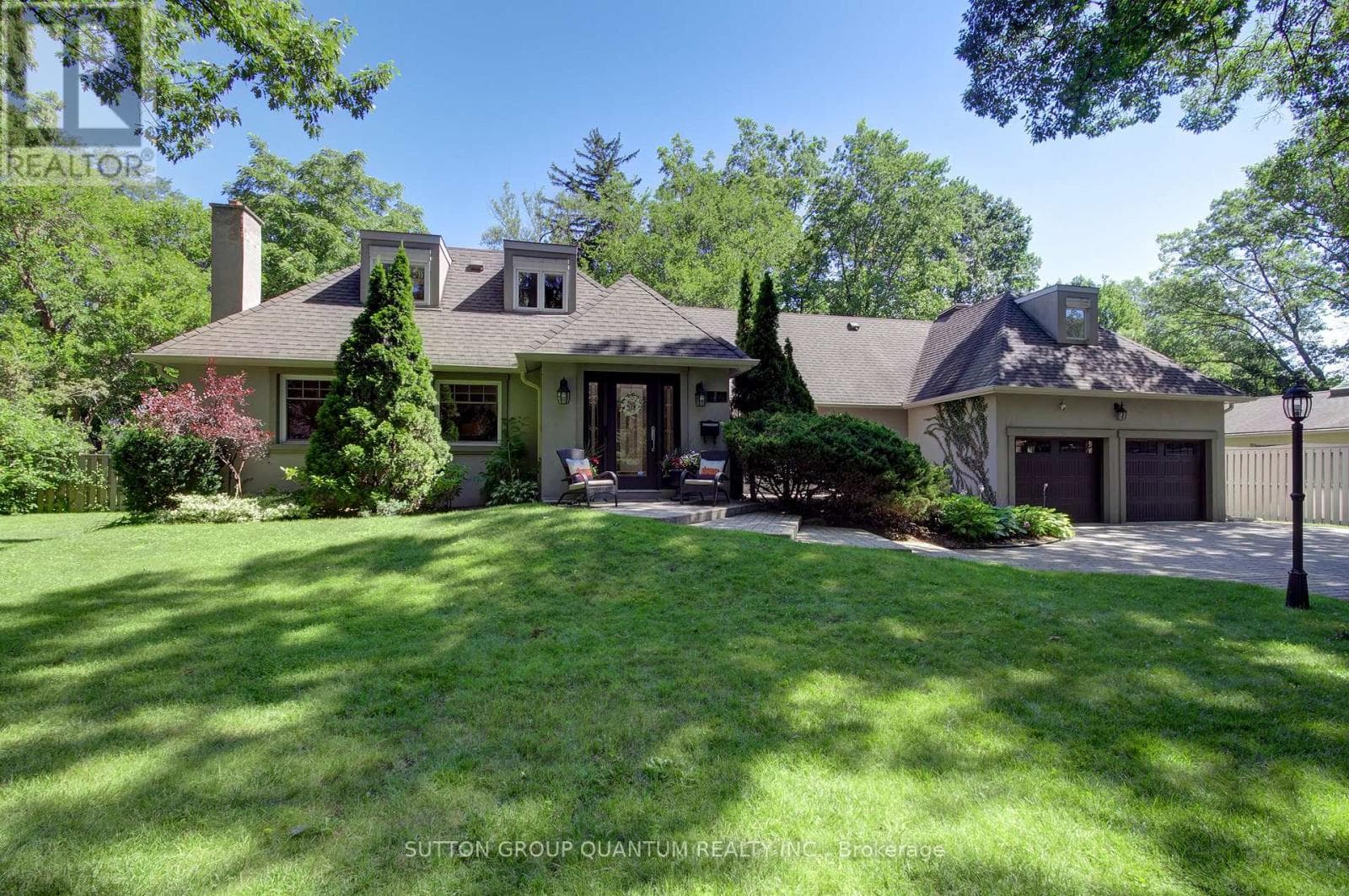 Photo of 1391 QUEEN VICTORIA AVENUE
