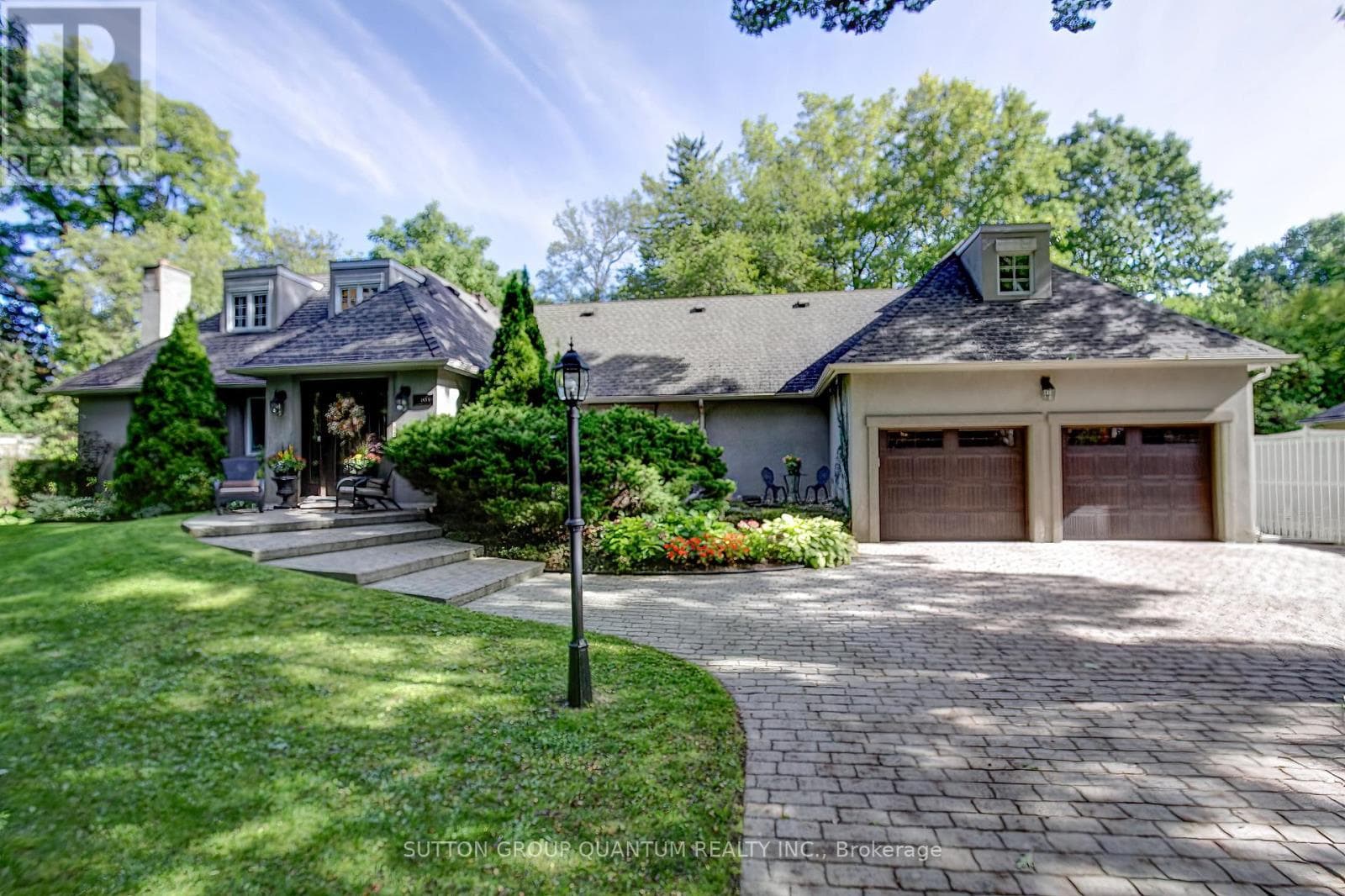 Photo of 1391 QUEEN VICTORIA AVENUE