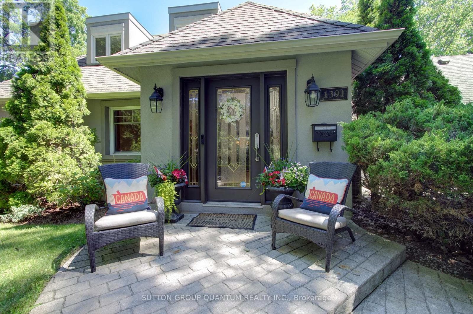 Photo of 1391 QUEEN VICTORIA AVENUE