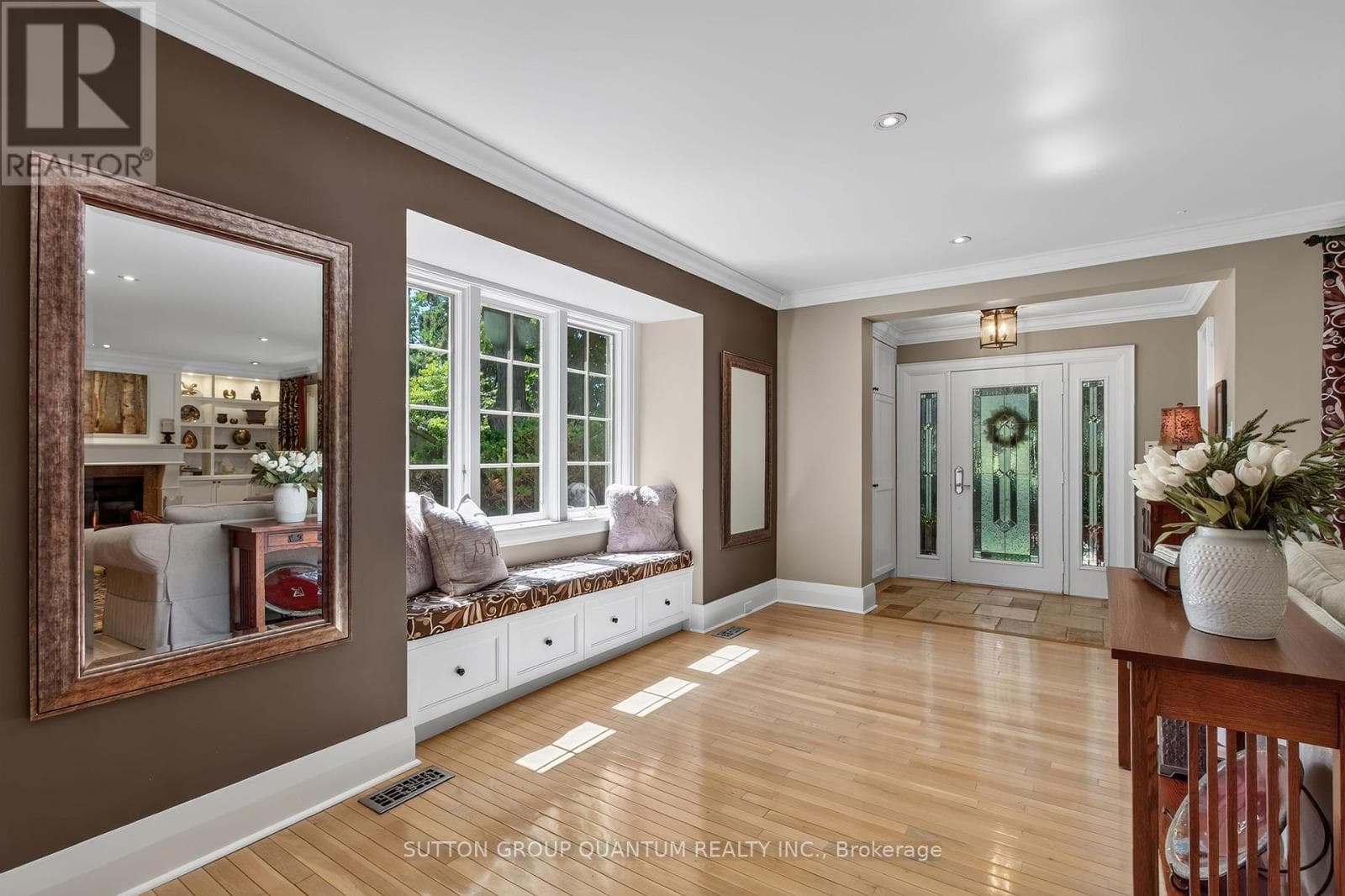 Photo of 1391 QUEEN VICTORIA AVENUE