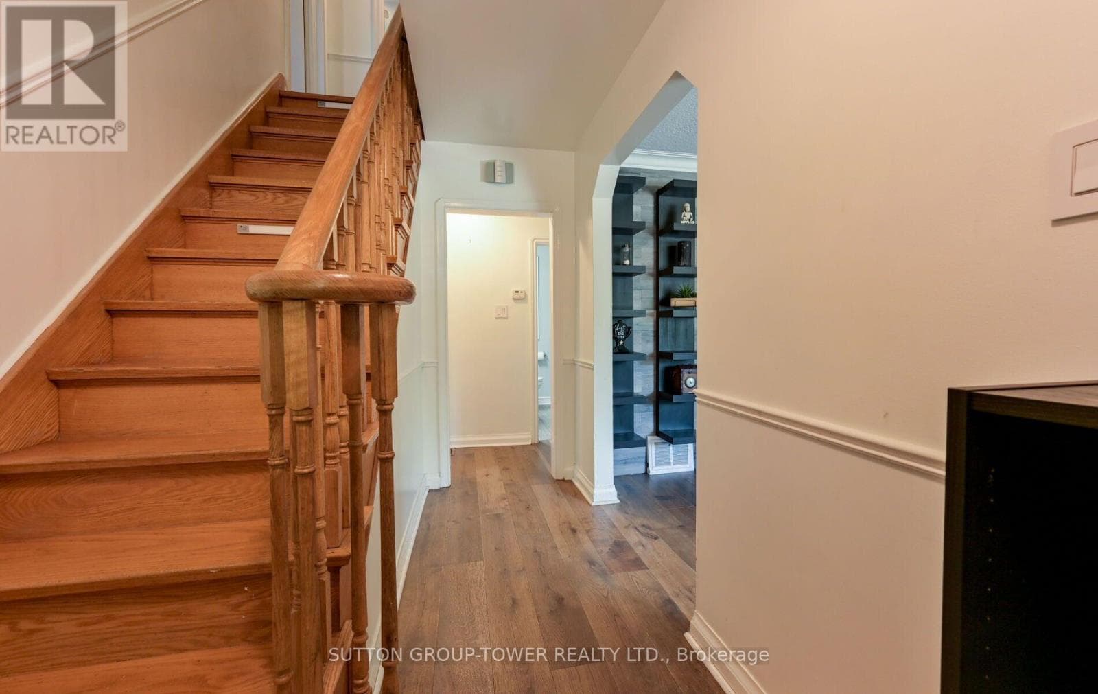 Photo of 8 YVONNE AVENUE N