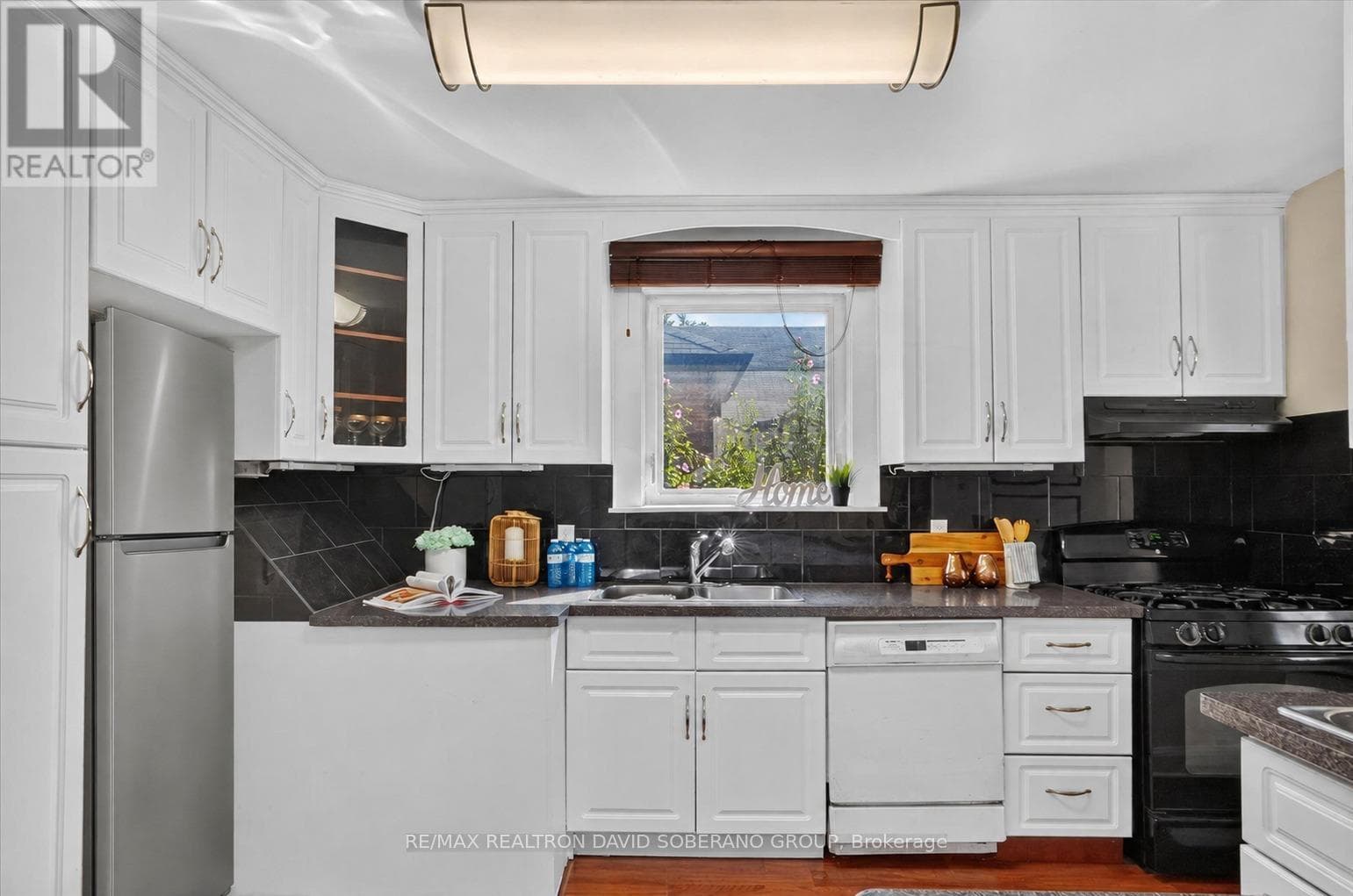Photo of 122 MCGILLIVRAY AVENUE
