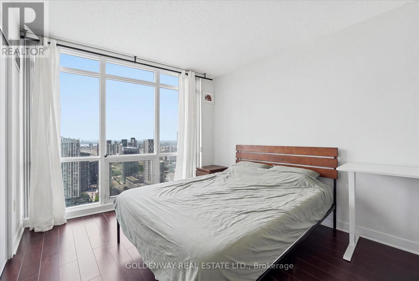 Photo of 5015 - 11 BRUNEL COURT