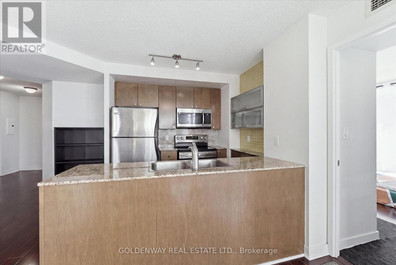 Photo of 5015 - 11 BRUNEL COURT