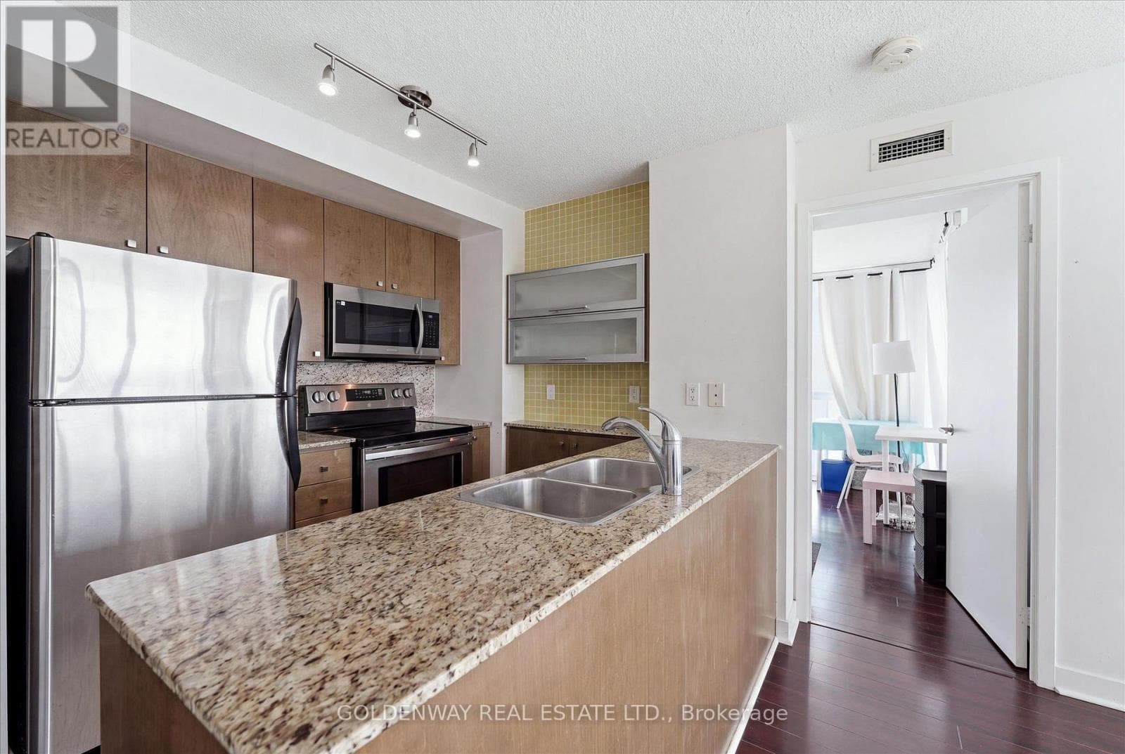 Photo of 5015 - 11 BRUNEL COURT