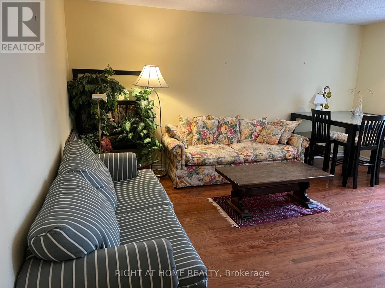 Photo of 705 - 71 SIMCOE STREET