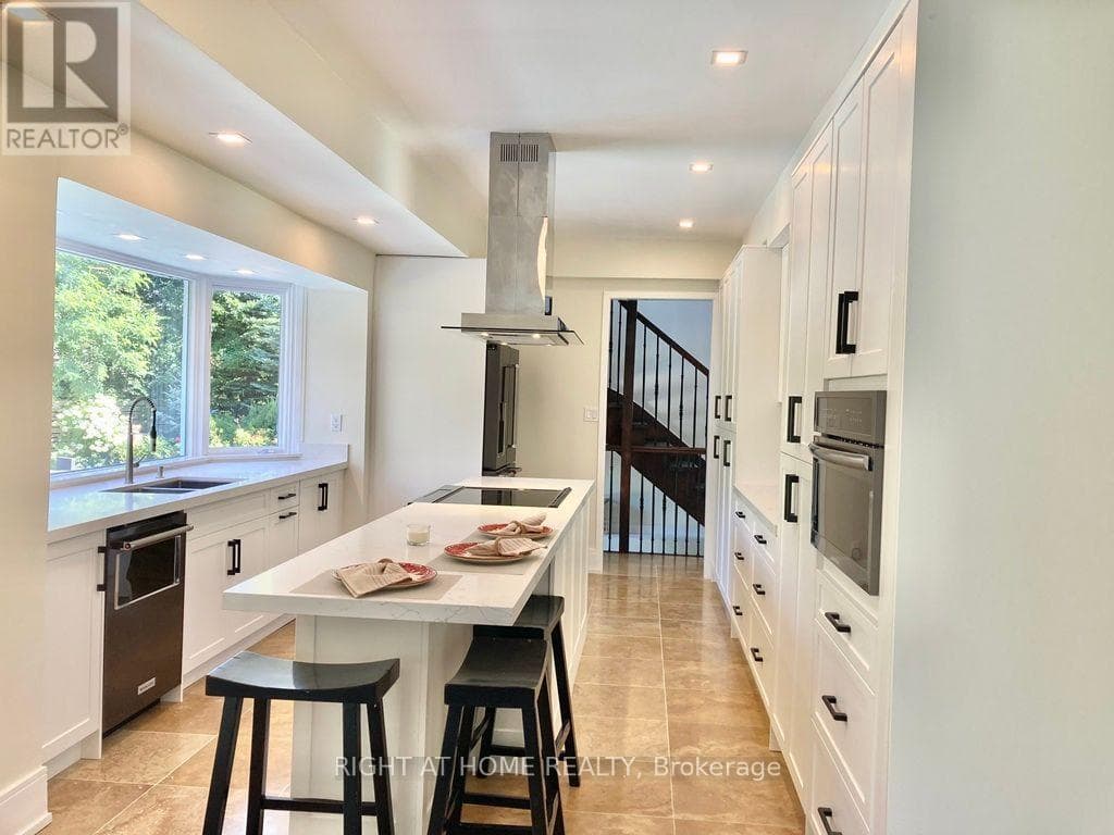 Photo of 471 COUNTRY CLUB CRESCENT