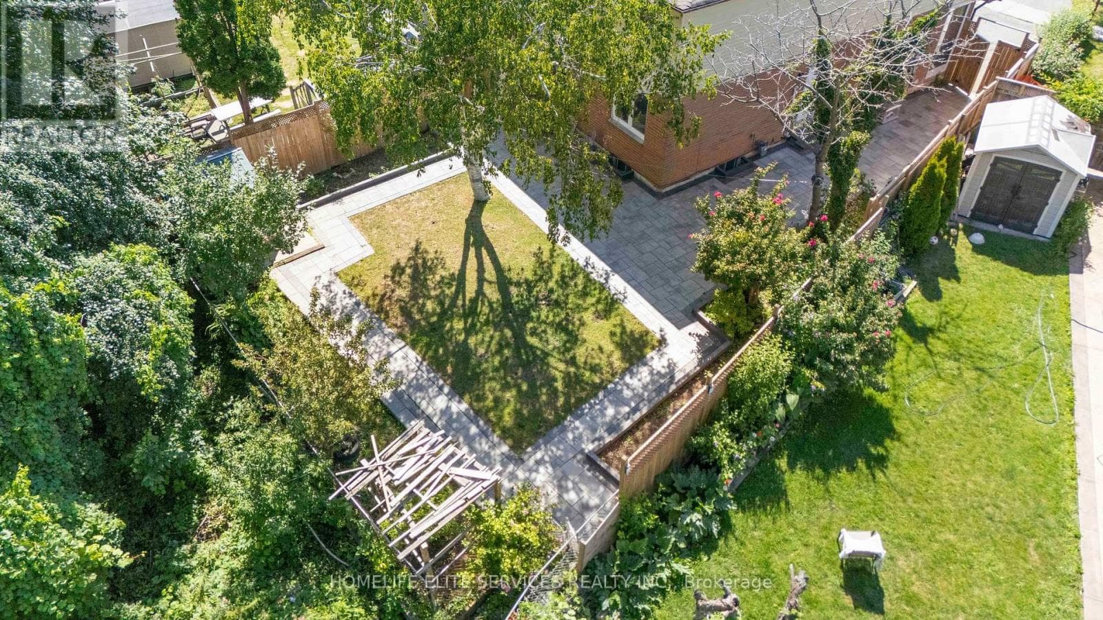 Photo of 44 GREENHEDGES COURT