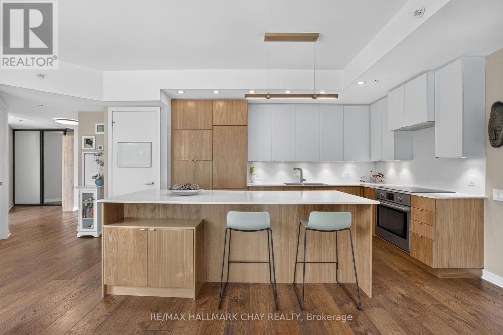 Photo of 523 - 38 HOWARD PARK AVENUE
