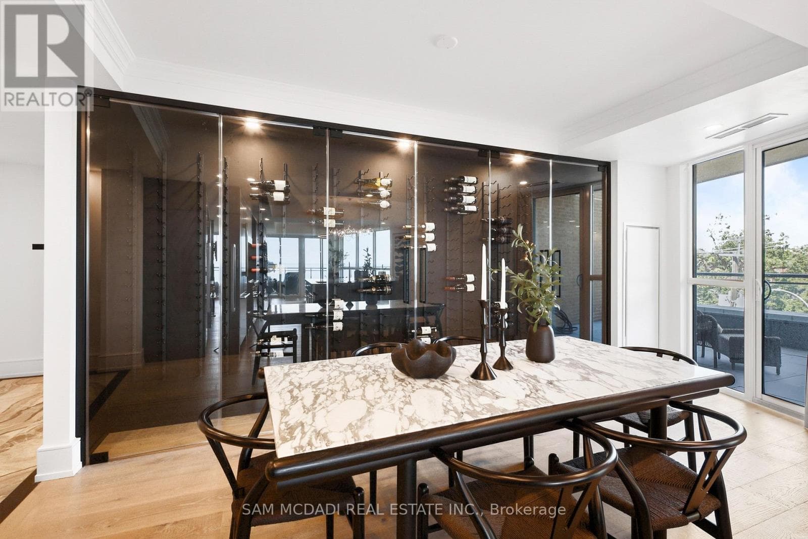 Photo of 308 - 2060 LAKESHORE ROAD