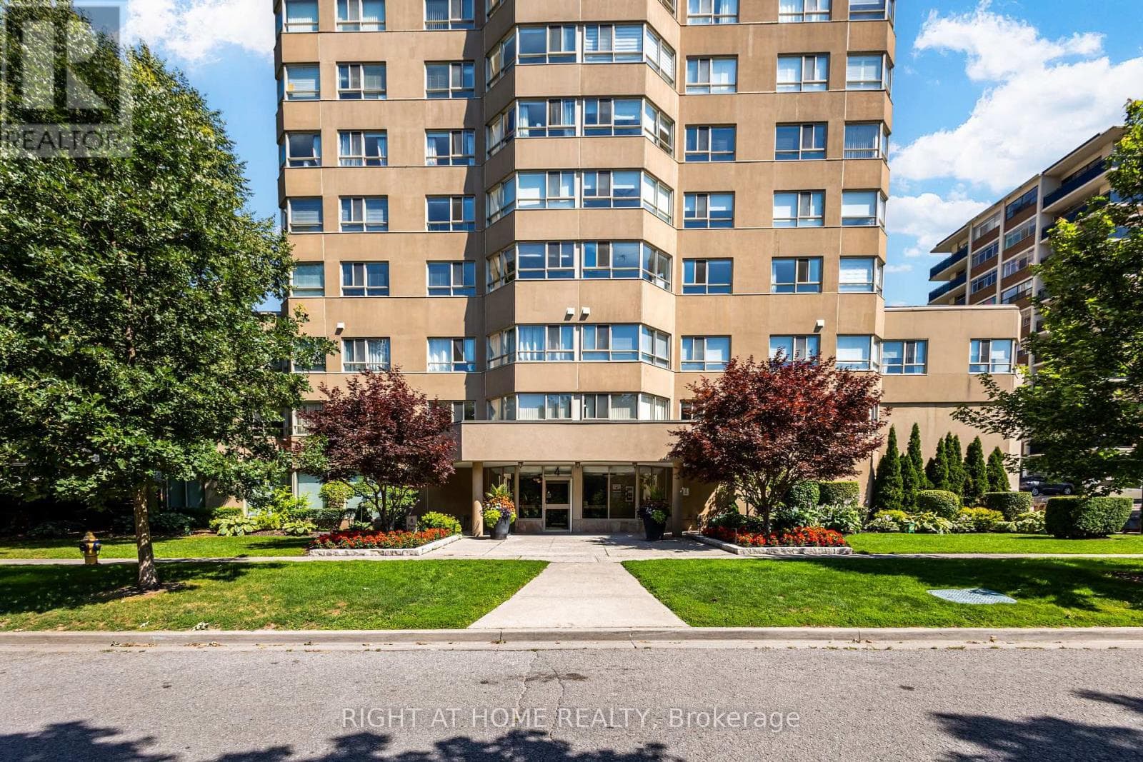Photo of 912 - 4 PARK VISTA DRIVE