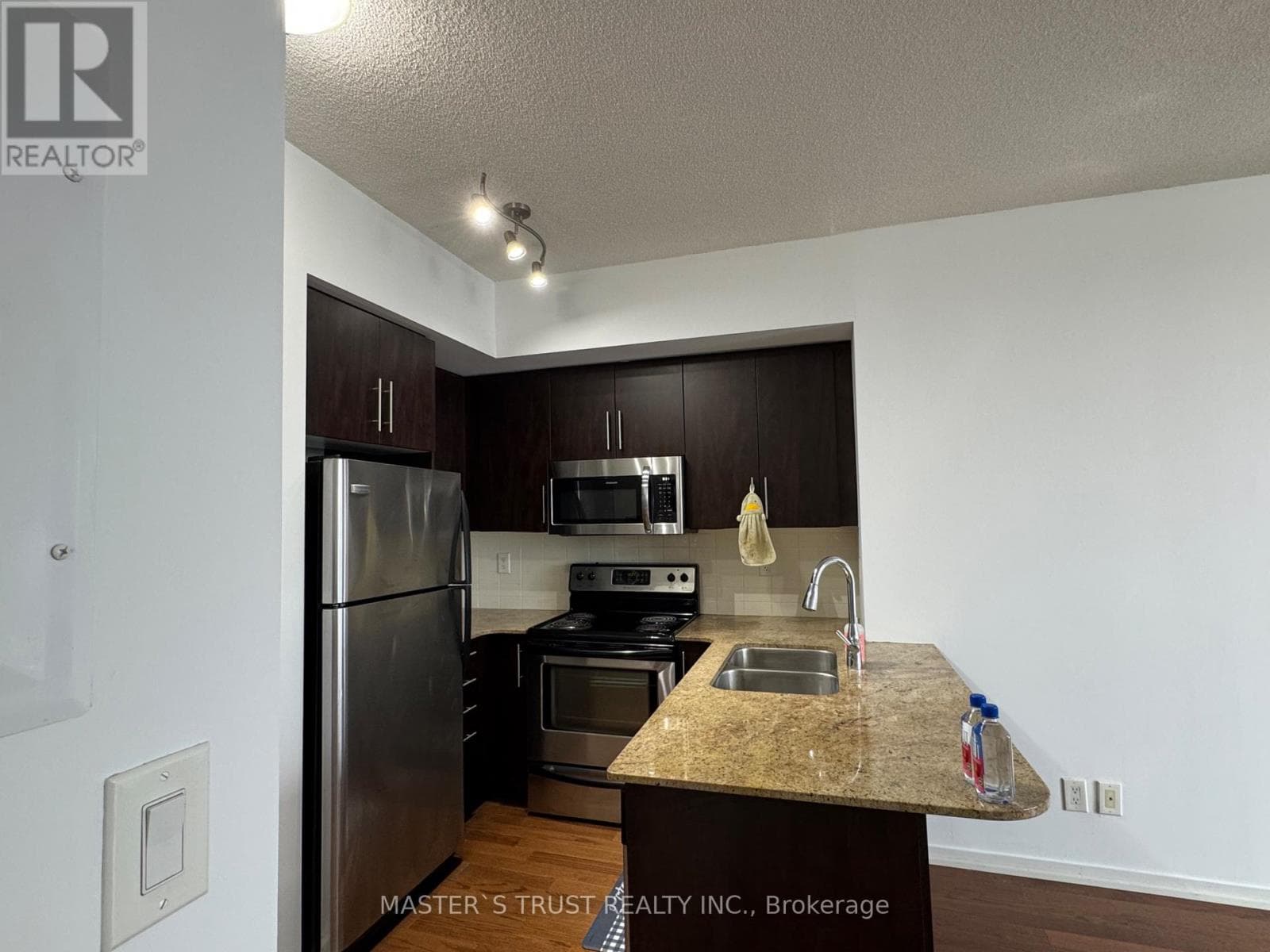 Photo of 4502 - 65 BREMNER BOULEVARD