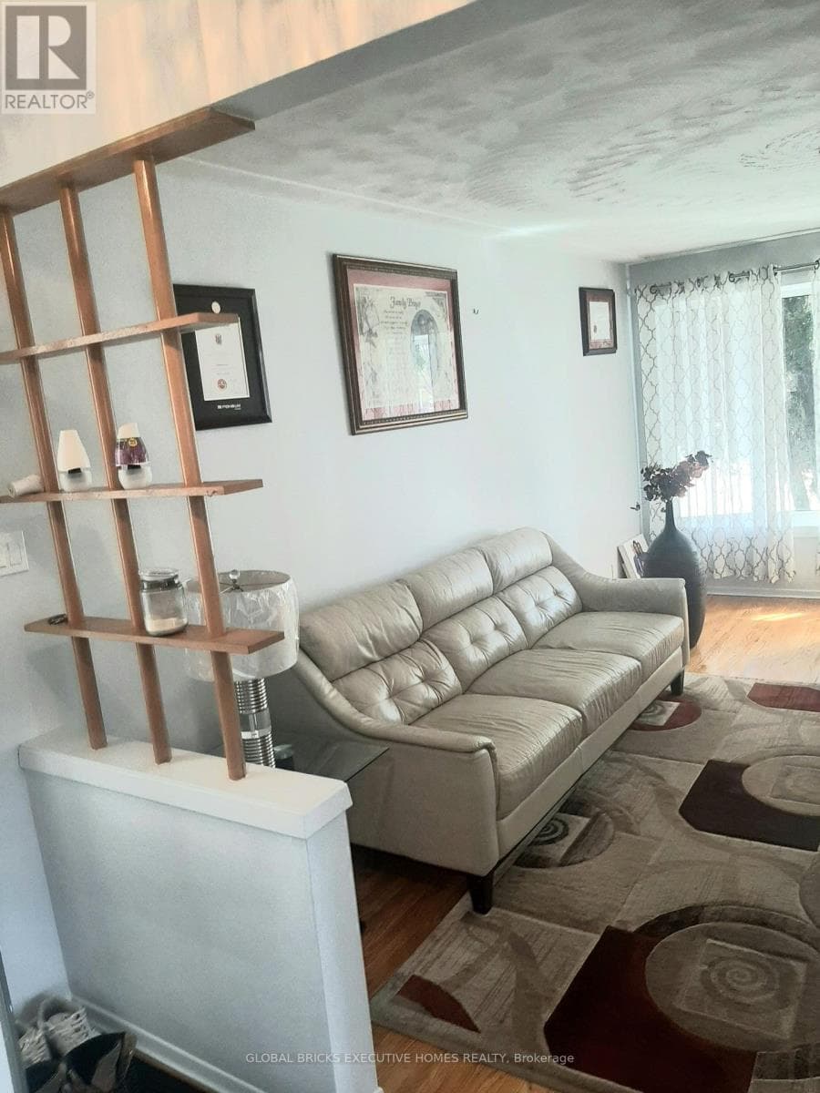 Photo of 2141 MEADOWBROOK ROAD