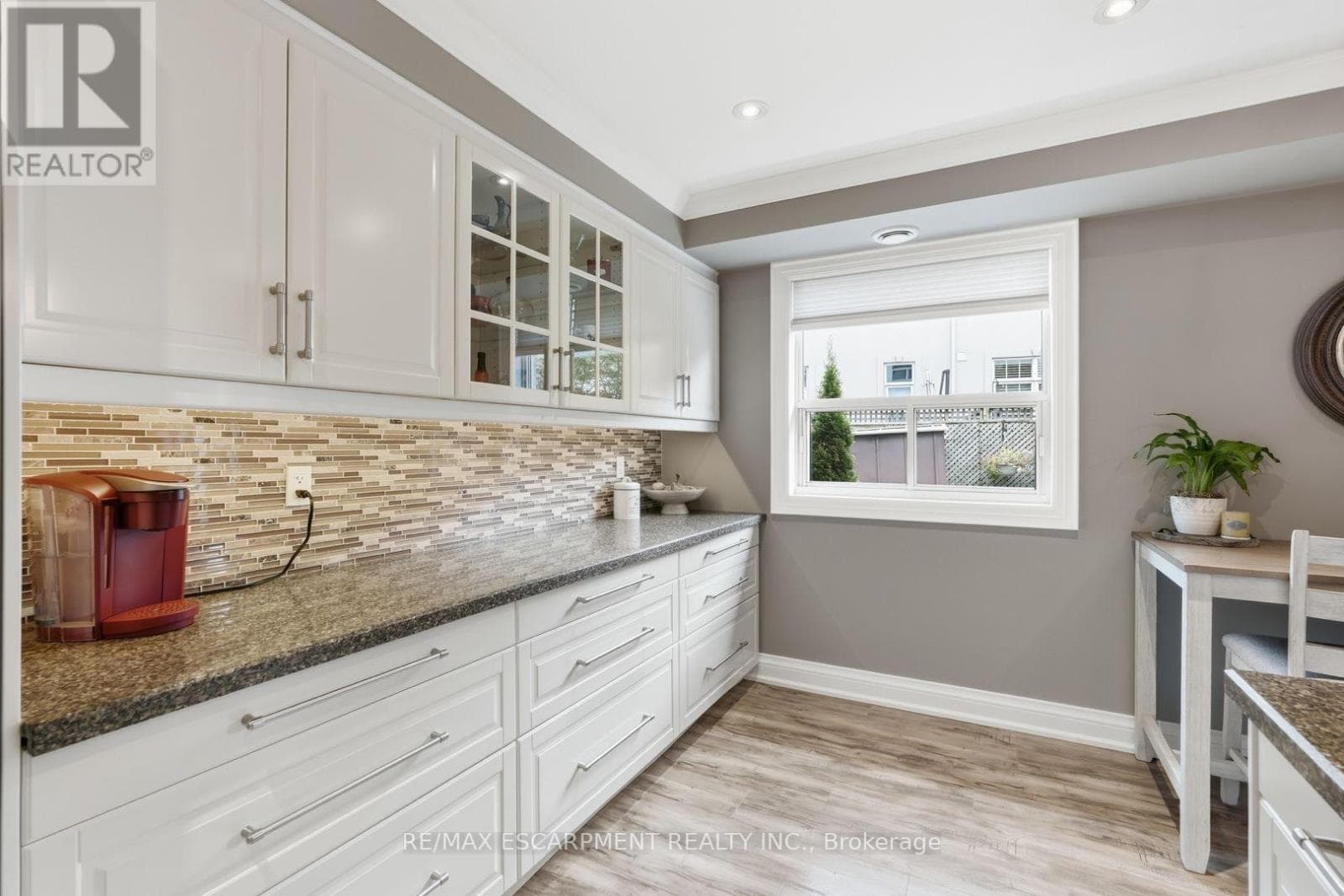 Photo of 6 - 469 CLARIDGE ROAD