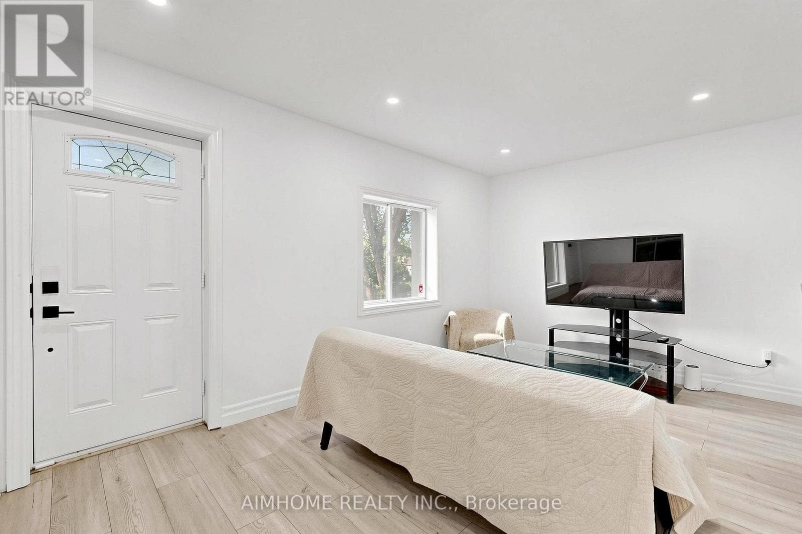 Photo of 95 STEELES AVENUE E