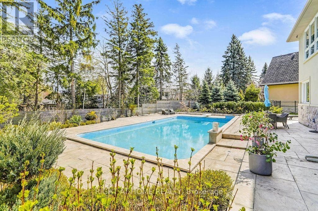Photo of 471 COUNTRY CLUB CRESCENT