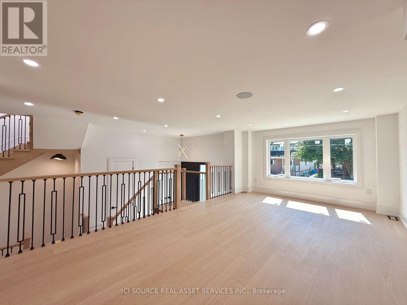 Photo of 21 VANBRUGH AVENUE