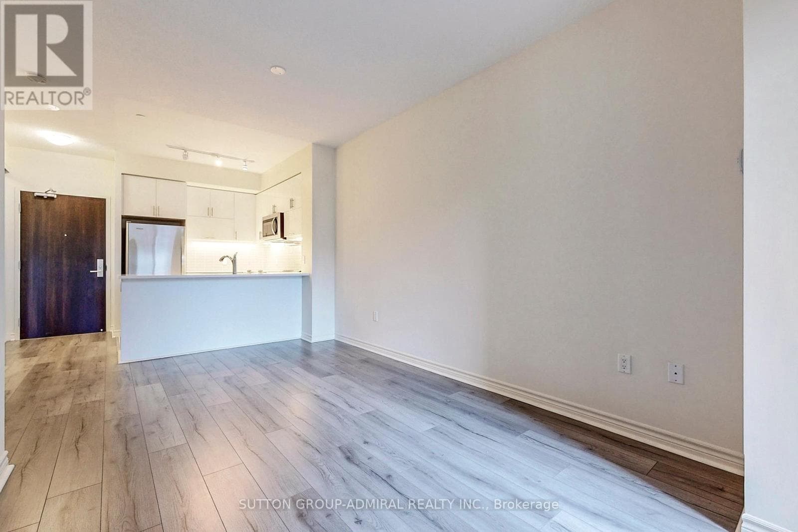 Photo of 221 - 39 ANNIE CRAIG DRIVE
