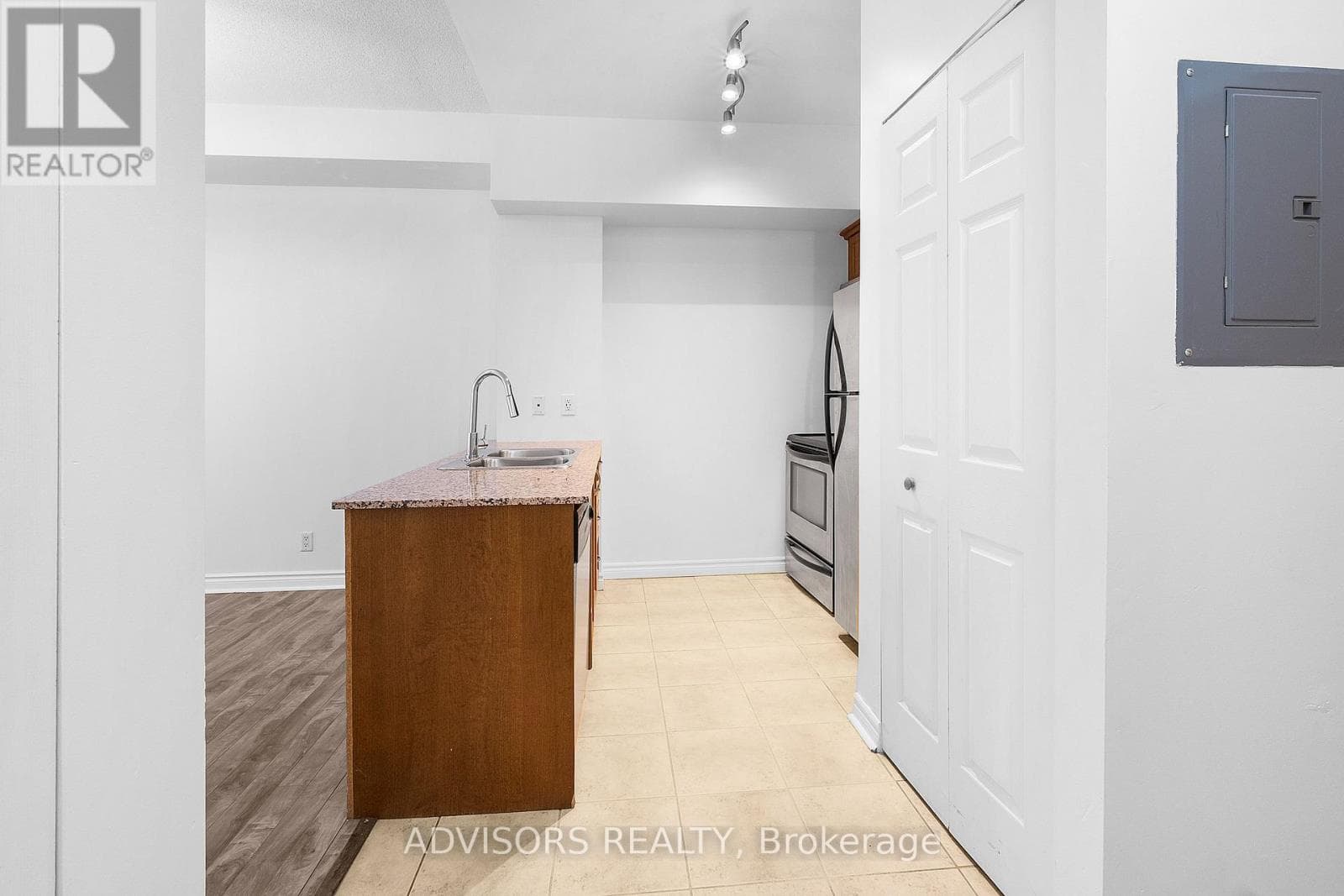 Photo of 209 - 11 CHRISTIE STREET