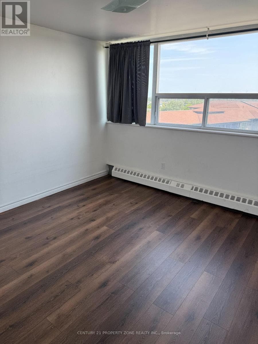 Photo of 702 - 530 LOLITA GARDENS