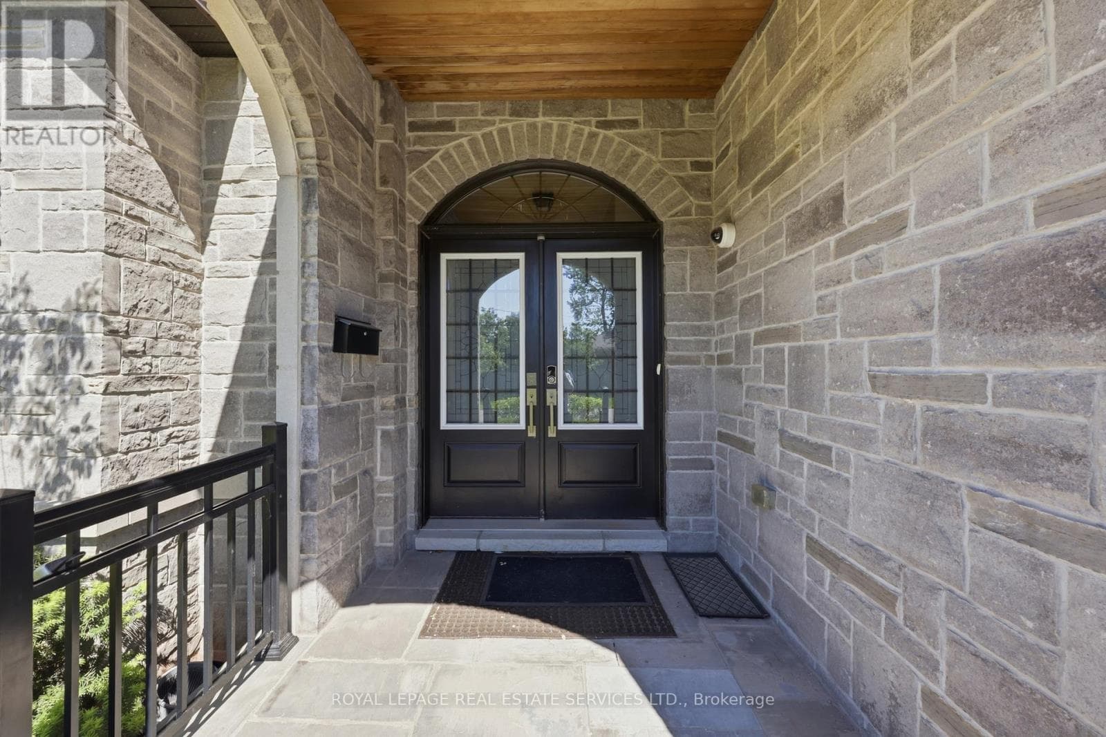 Photo of 584 WEYNWAY COURT
