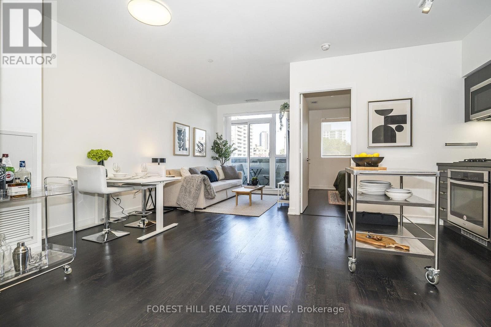 Photo of 202 - 501 ST CLAIR AVENUE W