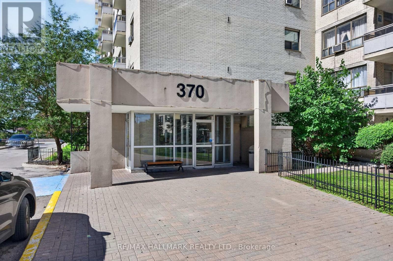 Photo of 912 - 370 DIXON ROAD