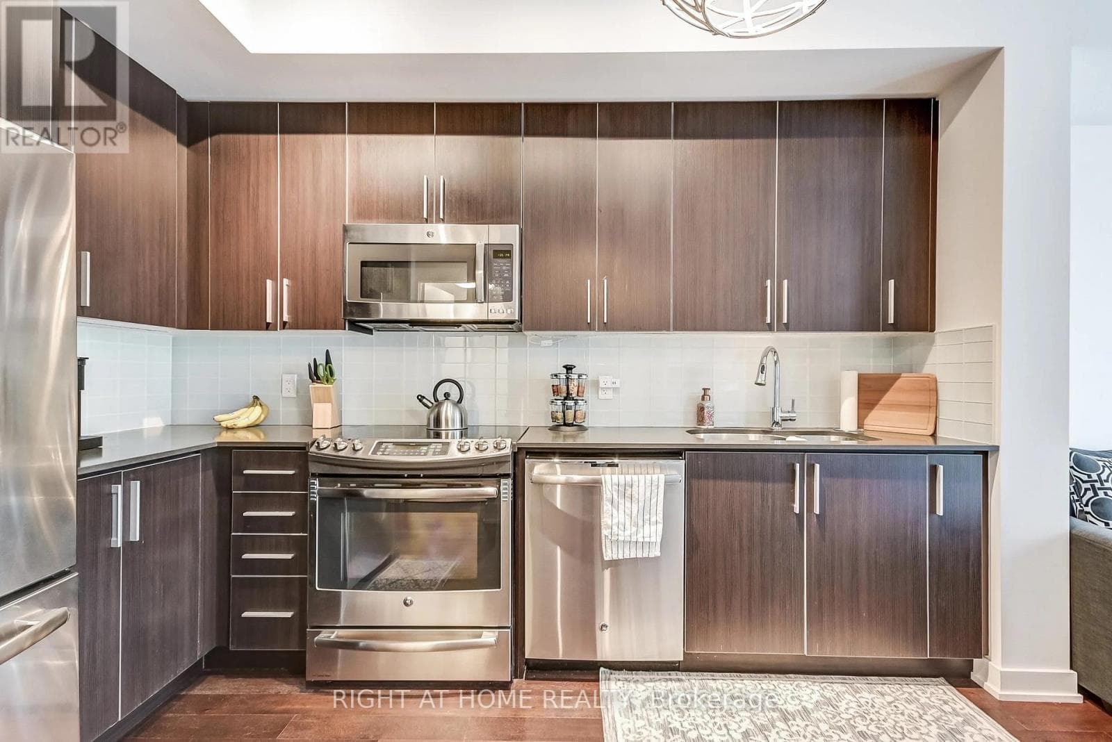Photo of 2710 - 2212 LAKE SHORE BOULEVARD W