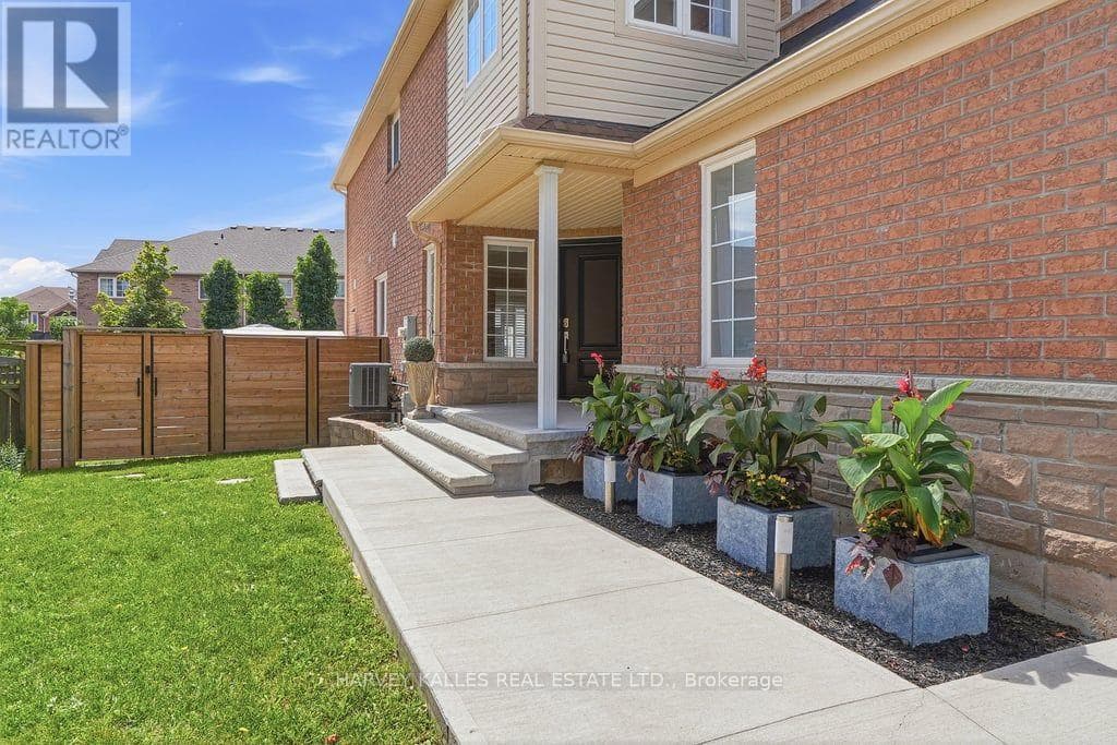 Photo of 2033 REDSTONE CRESCENT