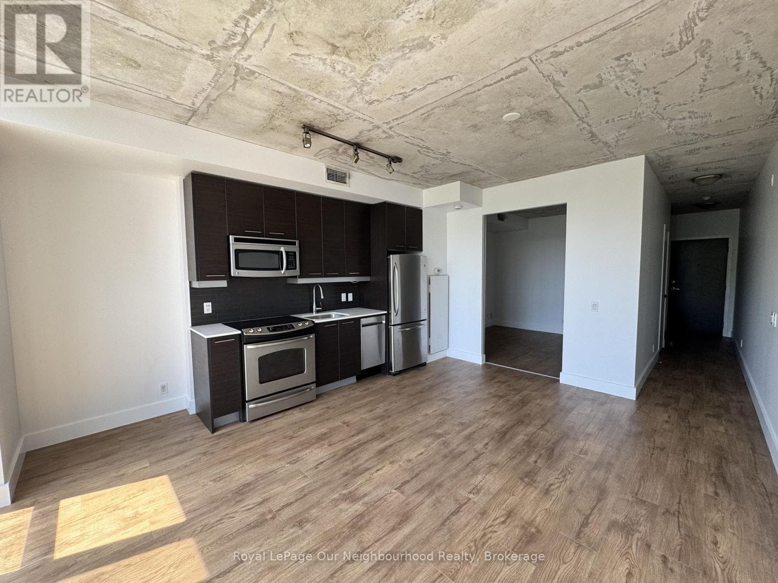 Photo of 308 - 2 GLADSTONE AVENUE