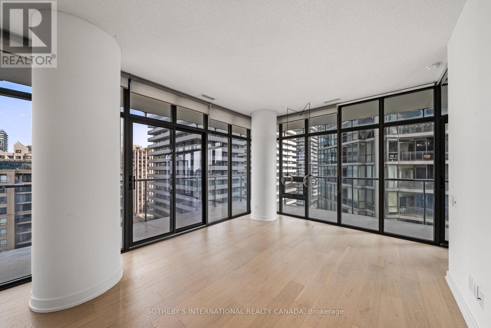 Photo of 1611 - 33 CHARLES STREET E