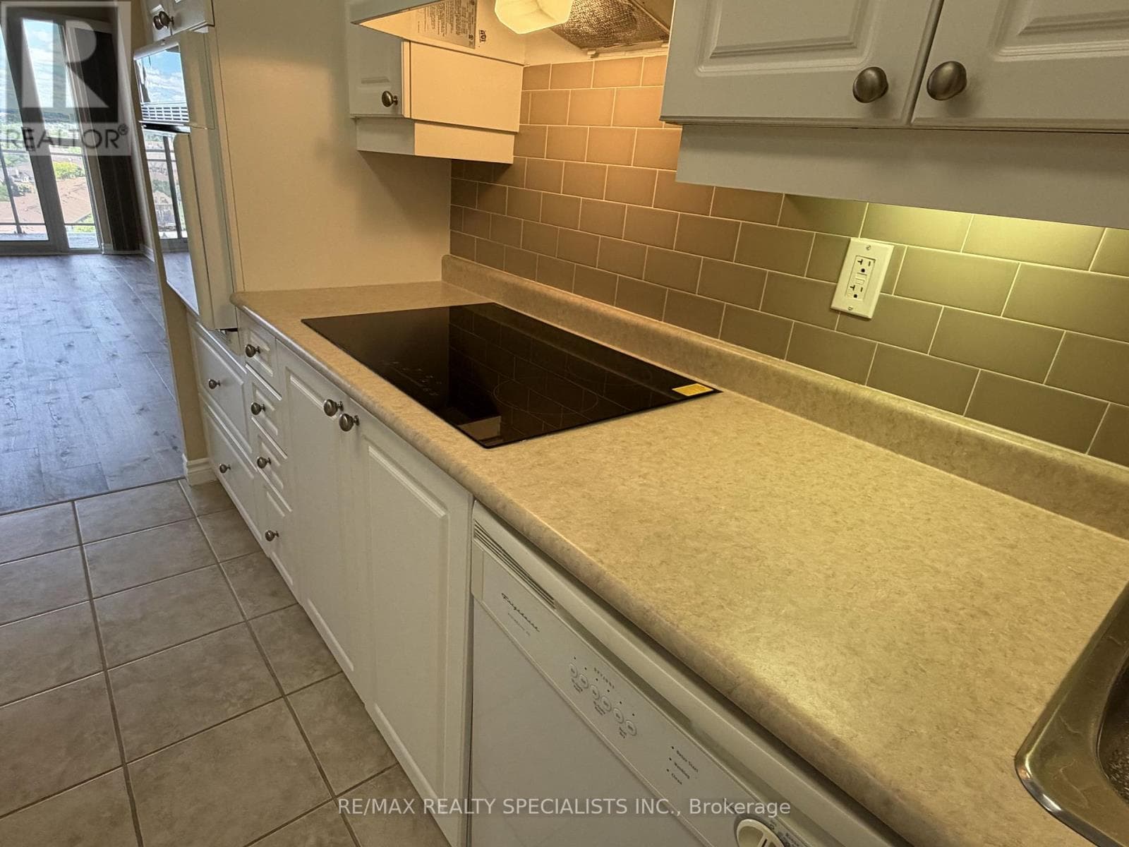 Photo of 1007 - 810 SCOLLARD COURT