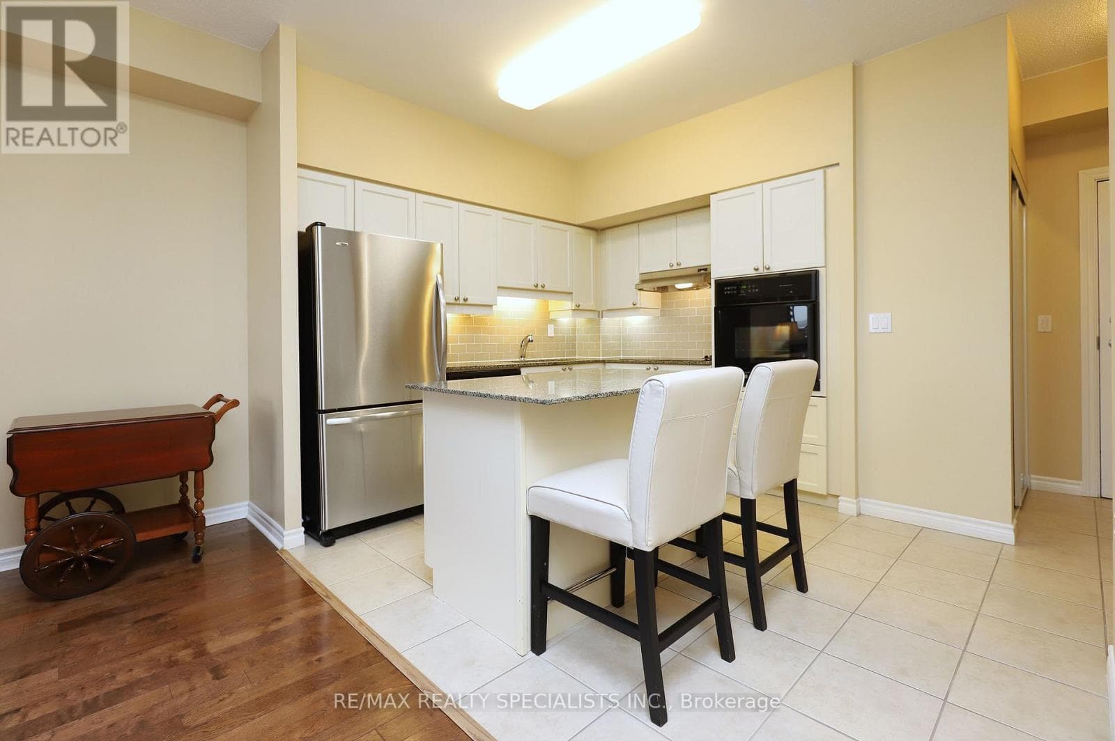 Photo of 809 - 810 SCOLLARD COURT