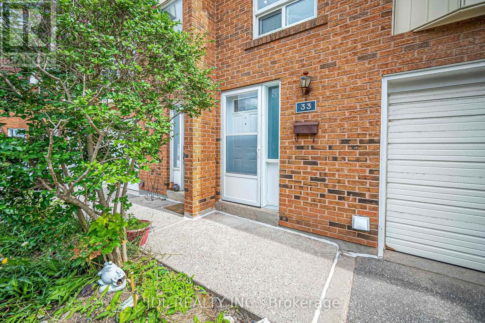Photo of 33 - 100 BRIDLETOWNE CIRCLE