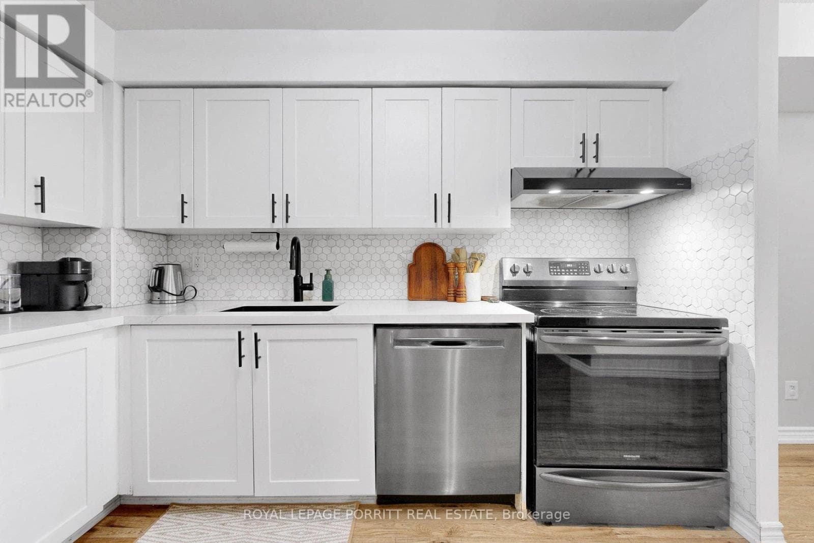 Photo of 927 - 3888 DUKE OF YORK BOULEVARD
