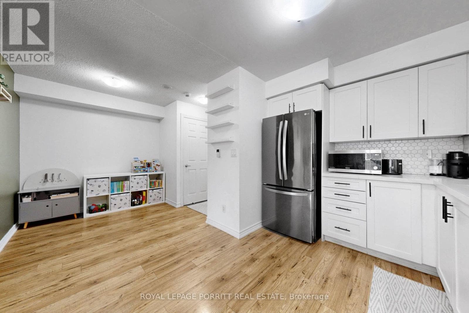 Photo of 927 - 3888 DUKE OF YORK BOULEVARD