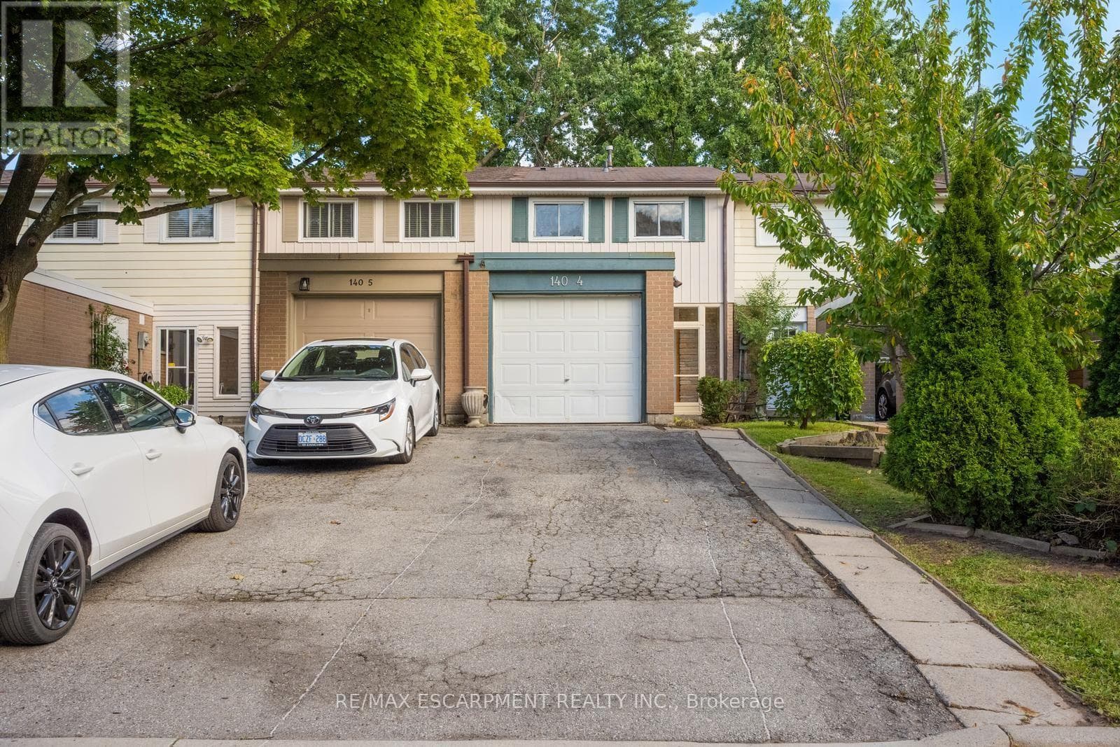 Photo of 4 - 140 RIPLEY COURT