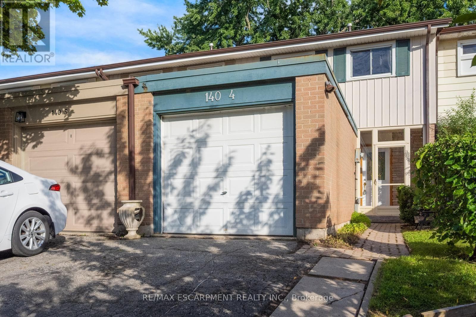 Photo of 4 - 140 RIPLEY COURT