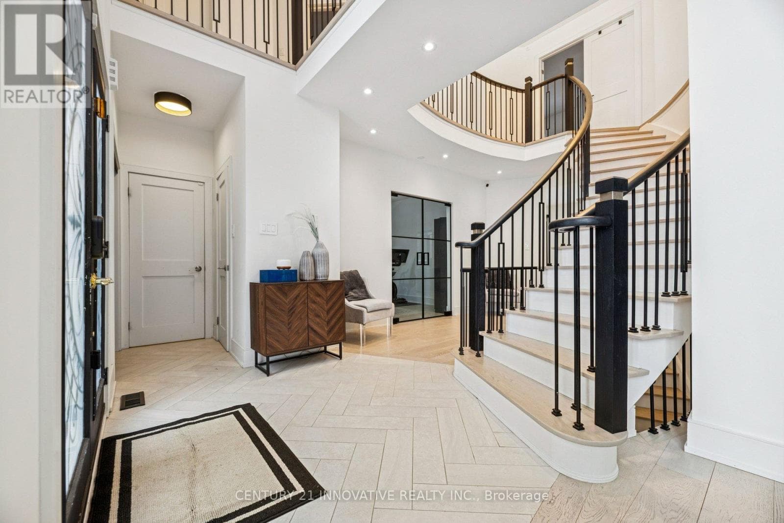 Photo of 6 DEVONRIDGE CRESCENT