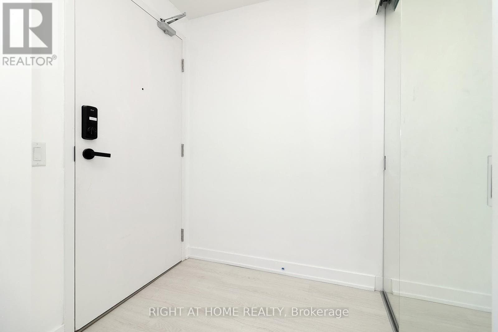 Photo of 4203 - 3883 QUARTZ ROAD