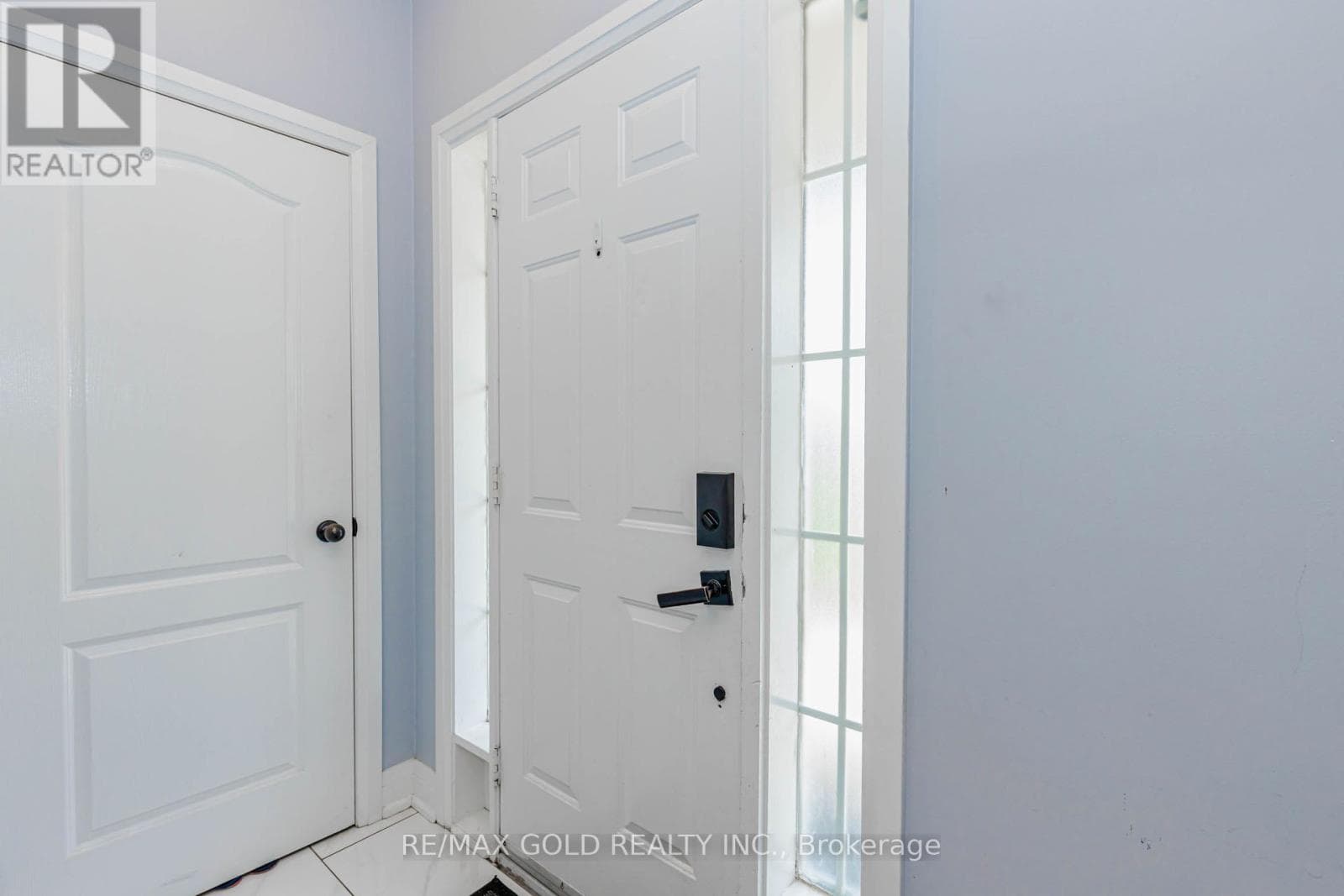 Photo of 28 RIVERMERE COURT