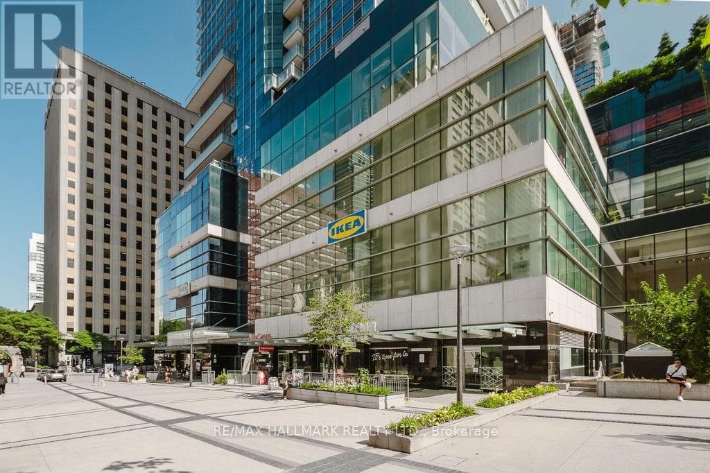 Photo of 6104 - 388 YONGE STREET