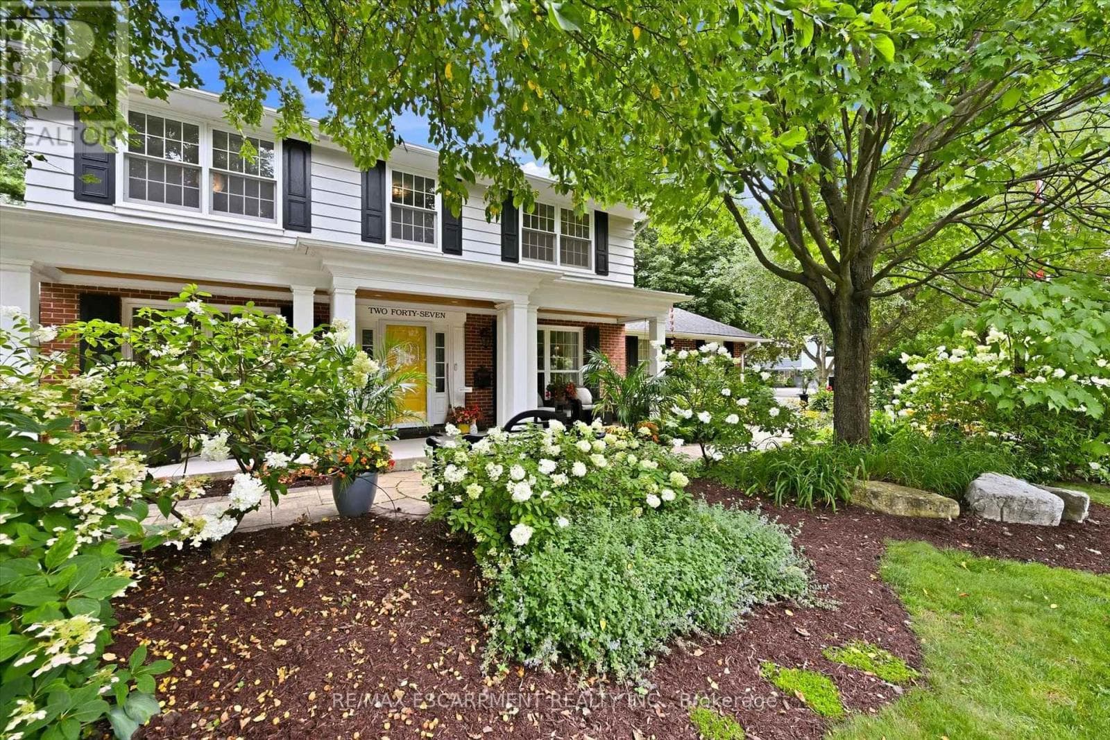 Photo of 247 LINWOOD CRESCENT